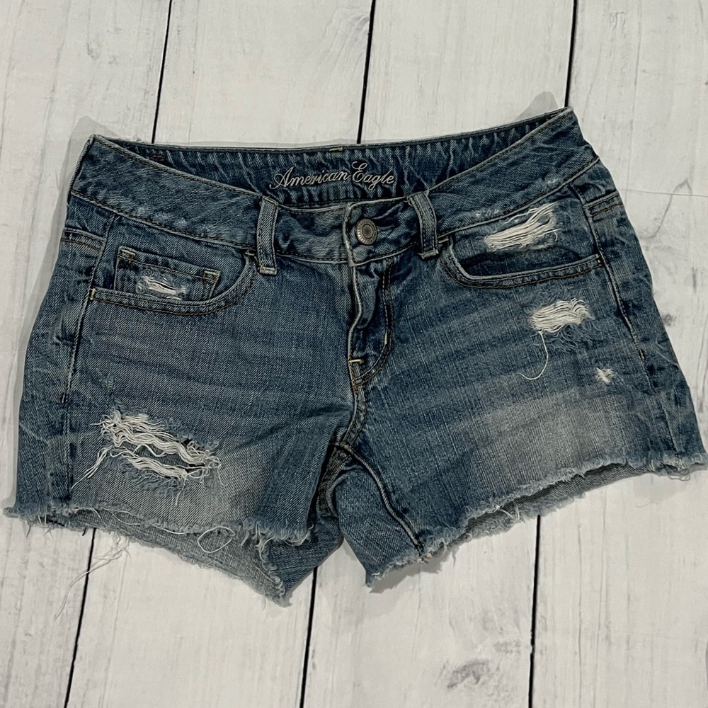 American Eagle Woman’s Distressed Jean Shorts Sz 4